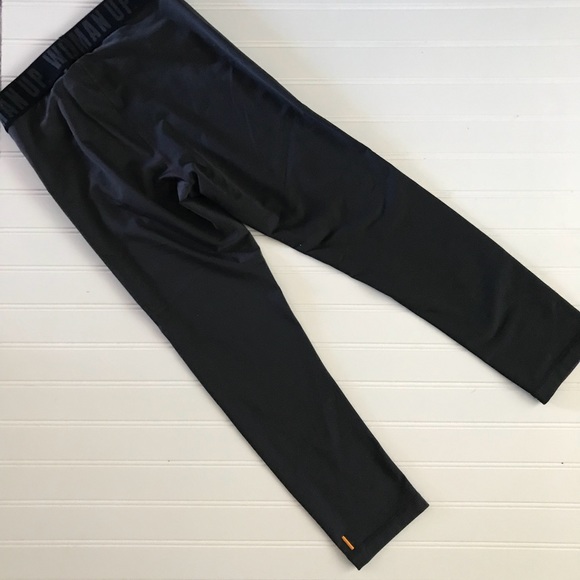 Lucy Color Block Woman Up Capri Legging - Picture 6 of 6